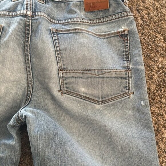 Tommy Bahama 32 x 28 Light Wash Distressed Athletic Straight - Picture 11 of 16